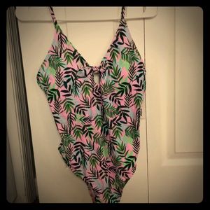 Cupshe size large one piece swimsuit.